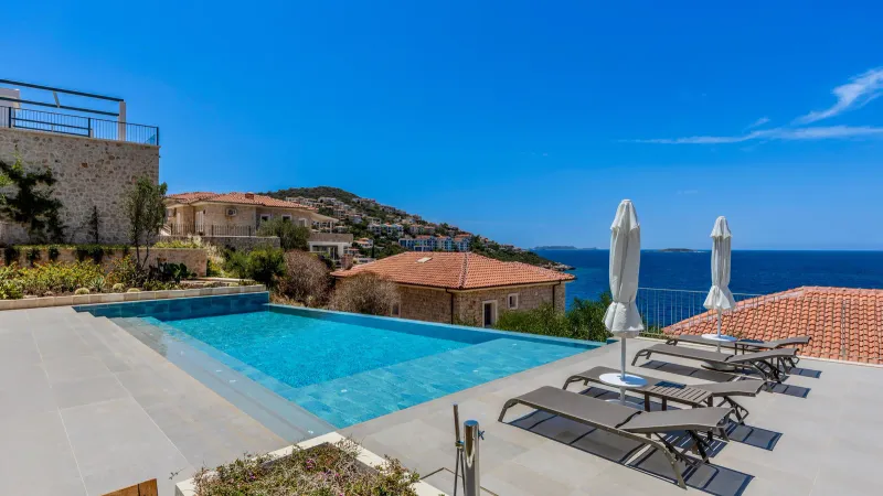 Elegant villa with infinity pool overlooking the Mediterranean Sea.